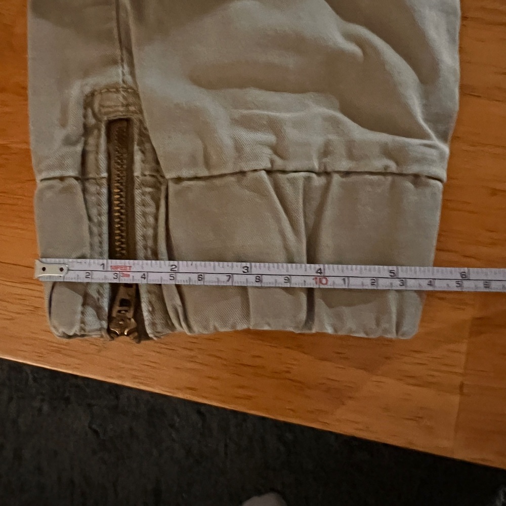 Levi’s Capri - Picture 10 of 10
